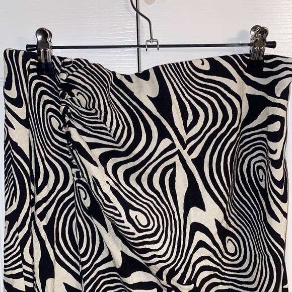 Geo Midi Skirt with Slit - Picture 3 of 7